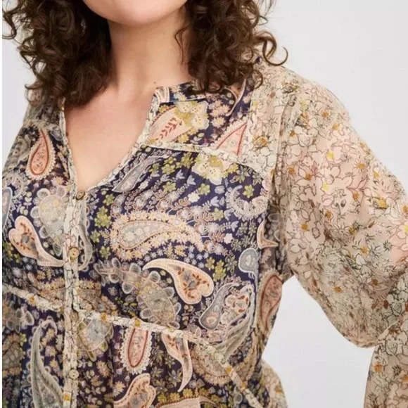 NWT TORRID Paisley Print Blouse - Picture 3 of 5